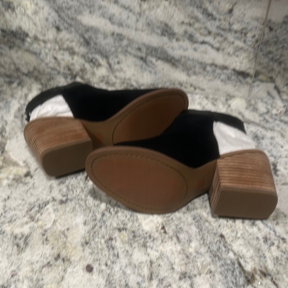 Toms Black Heeled Boots with Chunky Stacked Heel - Picture 3 of 6